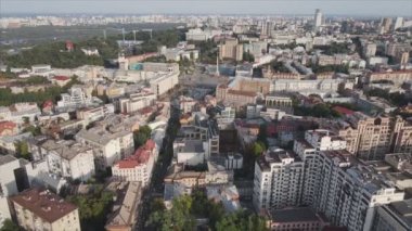 Bu stok görüntüler Ukrayna, Kyiv 'in 8K çözünürlükteki hava görüntüsünü gösteriyor.
