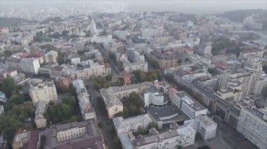 Bu stok görüntüler Ukrayna, Kyiv 'in 8K çözünürlükteki hava görüntüsünü gösteriyor.