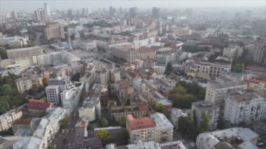 Bu stok görüntüler Ukrayna, Kyiv 'in 8K çözünürlükteki hava görüntüsünü gösteriyor.