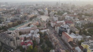Bu stok görüntüler Ukrayna, Kyiv 'in 8K çözünürlükteki hava görüntüsünü gösteriyor.
