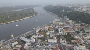 Bu stok görüntüler Ukrayna, Kyiv 'in 8K çözünürlükteki hava görüntüsünü gösteriyor.