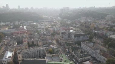 Bu stok görüntüler Ukrayna, Kyiv 'in 8K çözünürlükteki hava görüntüsünü gösteriyor.