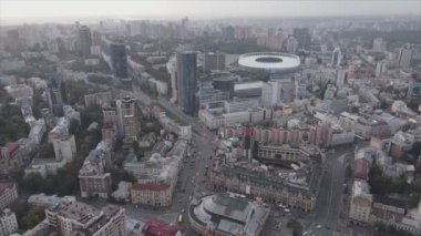 Bu stok görüntüler Ukrayna, Kyiv 'in 8K çözünürlükteki hava görüntüsünü gösteriyor.