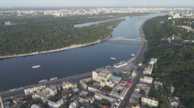 Bu stok görüntüler Ukrayna, Kyiv 'in 8K çözünürlükteki hava görüntüsünü gösteriyor.