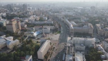 Bu stok görüntüler Ukrayna, Kyiv 'in 8K çözünürlükteki hava görüntüsünü gösteriyor.