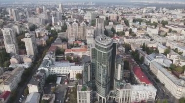 Bu stok görüntüler Ukrayna, Kyiv 'in 8K çözünürlükteki hava görüntüsünü gösteriyor.
