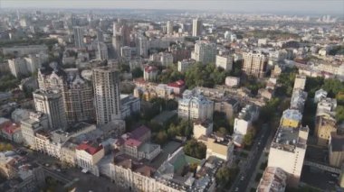 Bu stok görüntüler Ukrayna, Kyiv 'in 8K çözünürlükteki hava görüntüsünü gösteriyor.