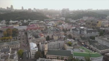 Bu stok görüntüler Ukrayna, Kyiv 'in 8K çözünürlükteki hava görüntüsünü gösteriyor.