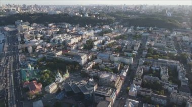 Bu stok görüntüler Ukrayna, Kyiv 'in 8K çözünürlükteki hava görüntüsünü gösteriyor.