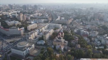 Bu stok görüntüler Ukrayna, Kyiv 'in 8K çözünürlükteki hava görüntüsünü gösteriyor.