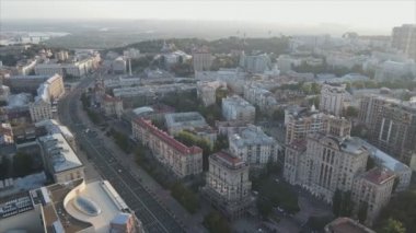 Bu stok görüntüler Ukrayna, Kyiv 'in 8K çözünürlükteki hava görüntüsünü gösteriyor.
