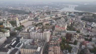 Bu stok görüntüler Ukrayna, Kyiv 'in 8K çözünürlükteki hava görüntüsünü gösteriyor.
