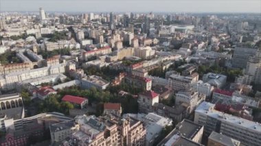 Bu stok görüntüler Ukrayna, Kyiv 'in 8K çözünürlükteki hava görüntüsünü gösteriyor.