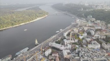Bu stok görüntüler Ukrayna, Kyiv 'in 8K çözünürlükteki hava görüntüsünü gösteriyor.