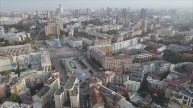 Bu stok görüntüler Ukrayna, Kyiv 'in 8K çözünürlükteki hava görüntüsünü gösteriyor.