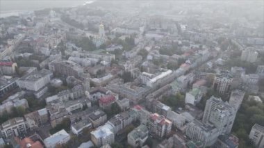 Bu stok görüntüler Ukrayna, Kyiv 'in 8K çözünürlükteki hava görüntüsünü gösteriyor.