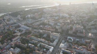 Bu stok görüntüler Ukrayna, Kyiv 'in 8K çözünürlükteki hava görüntüsünü gösteriyor.