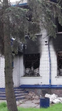 Bu dikey borsa videosu Ukrayna 'daki savaşın sonucunu gösteriyor. Borodyanka, Kyiv bölgesindeki polis karakolunun yıkılması ve yakılması.