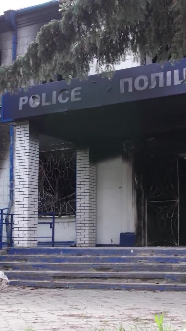 Stock Vertical Video Shows Aftermath War Ukraine Destroyed Burned Building — Stock Video