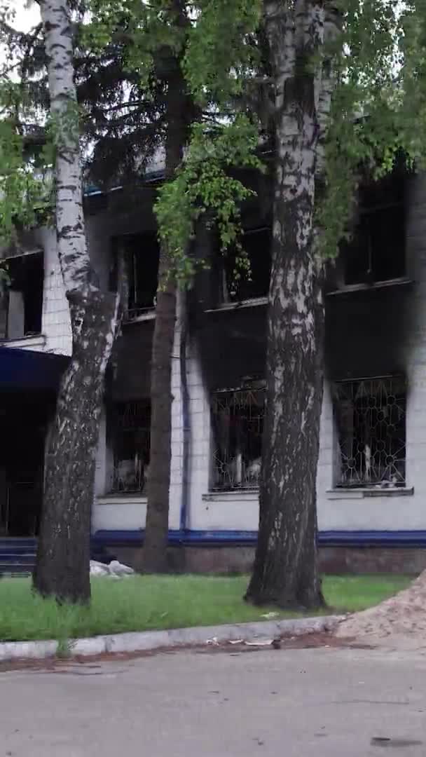 Stock Vertical Video Shows Aftermath War Ukraine Destroyed Burned Building — Stock Video