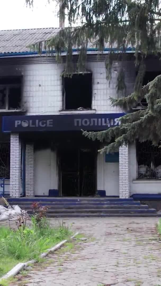 Stock Vertical Video Shows Aftermath War Ukraine Destroyed Burned Building — Stock Video