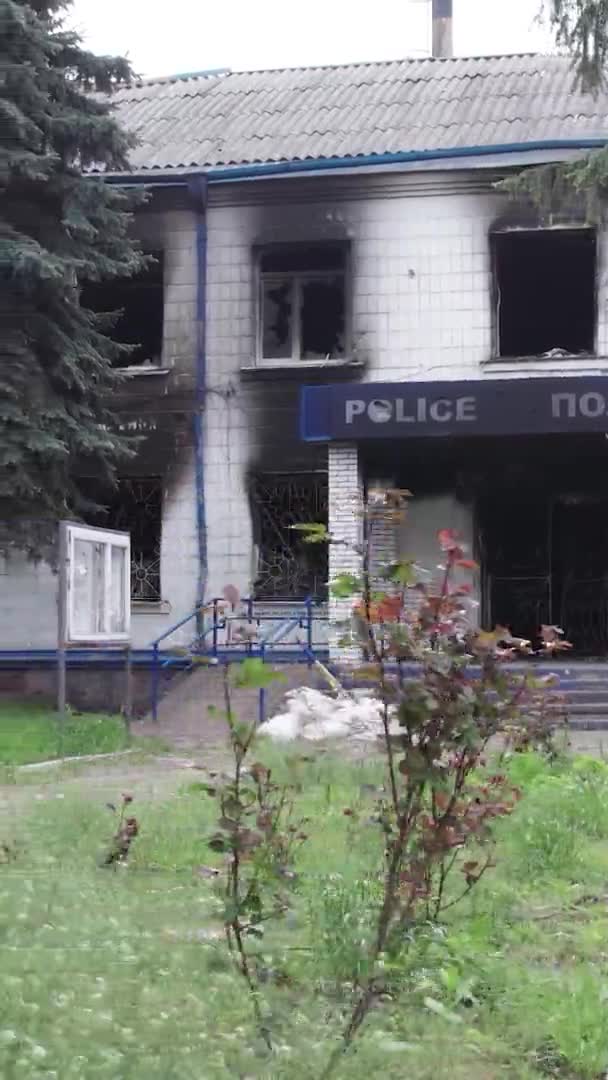 Stock Vertical Video Shows Aftermath War Ukraine Destroyed Burned Building — Stock Video