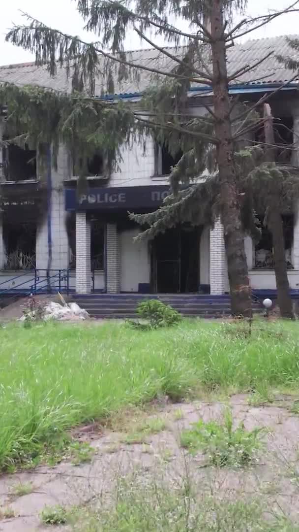 Stock Vertical Video Shows Aftermath War Ukraine Destroyed Burned Building — Stock Video