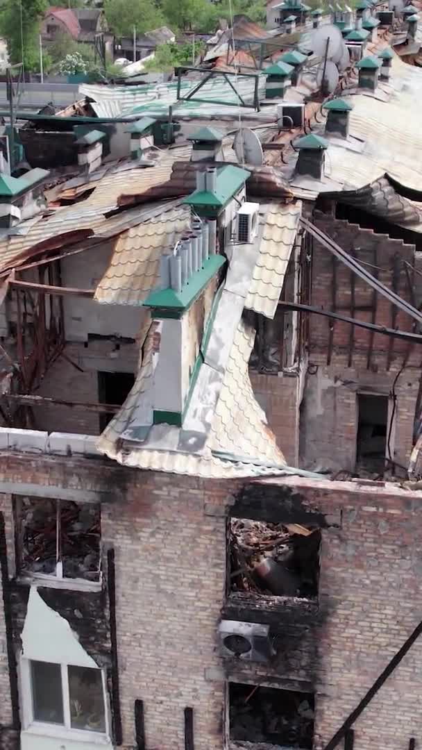 Cette Vidéo Verticale Montre Bâtiment Déchiré Par Guerre Stoyanka District — Video