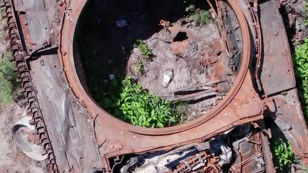 这段库存垂直录像显示了乌克兰被毁军事装备的航空图 — 图库视频影像