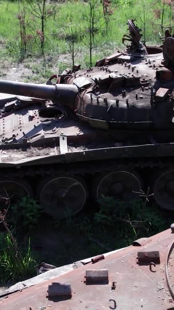 Stock Vertical Video Shows Aerial View Destroyed Military Equipment Ukraine — Vídeo de stock