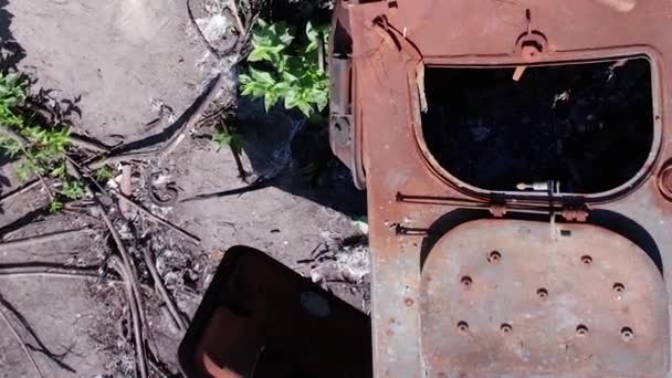 这段库存垂直录像显示了乌克兰被毁军事装备的航空图 — 图库视频影像