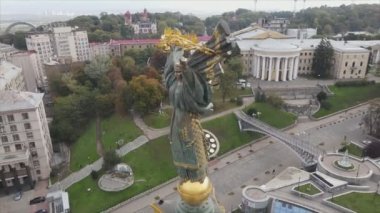 Bu stok videosu, Ukrayna 'nın Kyiv kentindeki Meydan' ın 8K çözünürlüklü hava görüntüsünü gösteriyor.