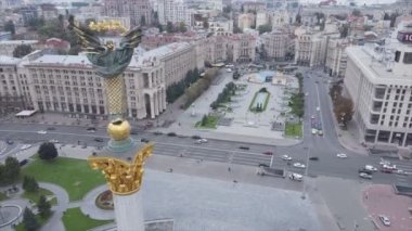 Bu stok videosu, Ukrayna 'nın Kyiv kentindeki Meydan' ın 8K çözünürlüklü hava görüntüsünü gösteriyor.