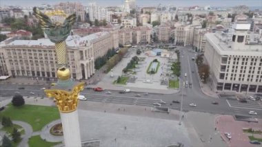 Bu stok videosu, Ukrayna 'nın Kyiv kentindeki Meydan' ın 8K çözünürlüklü hava görüntüsünü gösteriyor.
