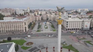 Bu stok videosu, Ukrayna 'nın Kyiv kentindeki Meydan' ın 8K çözünürlüklü hava görüntüsünü gösteriyor.