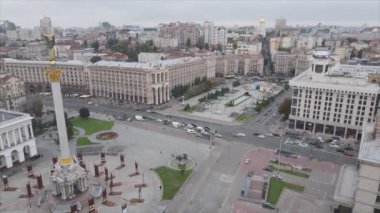 Bu stok videosu, Ukrayna 'nın Kyiv kentindeki Meydan' ın 8K çözünürlüklü hava görüntüsünü gösteriyor.