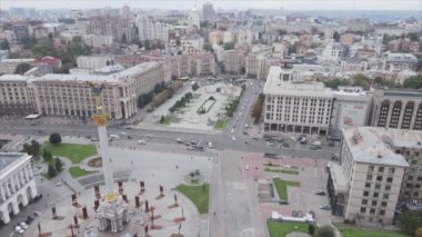 Bu stok videosu, Ukrayna 'nın Kyiv kentindeki Meydan' ın 8K çözünürlüklü hava görüntüsünü gösteriyor.
