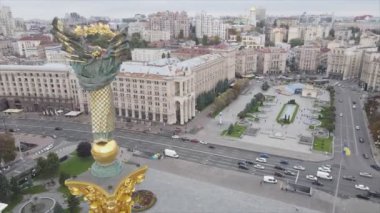 Bu stok videosu, Ukrayna 'nın Kyiv kentindeki Meydan' ın 8K çözünürlüklü hava görüntüsünü gösteriyor.