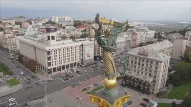 Bu stok videosu, Ukrayna 'nın Kyiv kentindeki Meydan' ın 8K çözünürlüklü hava görüntüsünü gösteriyor.