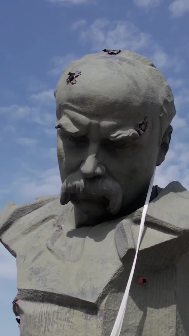 Este Vídeo Vertical Mostra Monumento Taras Shevchenko Borodyanka Ucrânia Durante — Vídeo de Stock