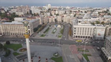 Bu stok videosu, Ukrayna 'nın Kyiv kentindeki Meydan' ın 8K çözünürlüklü hava görüntüsünü gösteriyor.