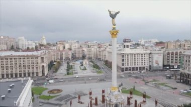 Bu stok videosu, Ukrayna 'nın Kyiv kentindeki Meydan' ın 8K çözünürlüklü hava görüntüsünü gösteriyor.