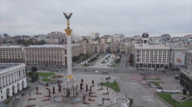 Bu stok videosu, Ukrayna 'nın Kyiv kentindeki Meydan' ın 8K çözünürlüklü hava görüntüsünü gösteriyor.