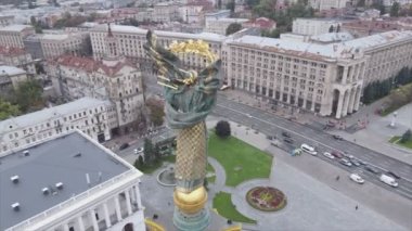 Bu stok videosu, Ukrayna 'nın Kyiv kentindeki Meydan' ın 8K çözünürlüklü hava görüntüsünü gösteriyor.