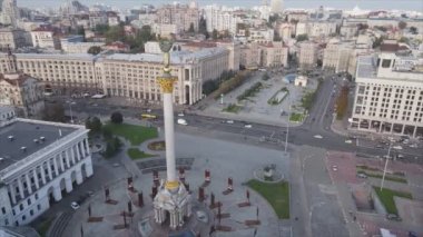 Bu stok videosu, Ukrayna 'nın Kyiv kentindeki Meydan' ın 8K çözünürlüklü hava görüntüsünü gösteriyor.