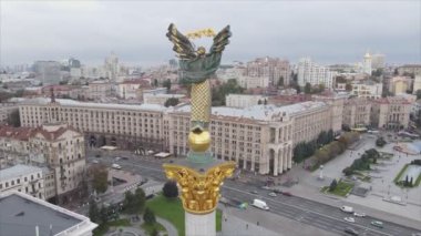 Bu stok videosu, Ukrayna 'nın Kyiv kentindeki Meydan' ın 8K çözünürlüklü hava görüntüsünü gösteriyor.