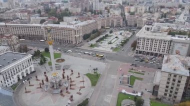 Bu stok videosu, Ukrayna 'nın Kyiv kentindeki Meydan' ın 8K çözünürlüklü hava görüntüsünü gösteriyor.