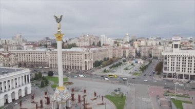 Bu stok videosu, Ukrayna 'nın Kyiv kentindeki Meydan' ın 8K çözünürlüklü hava görüntüsünü gösteriyor.