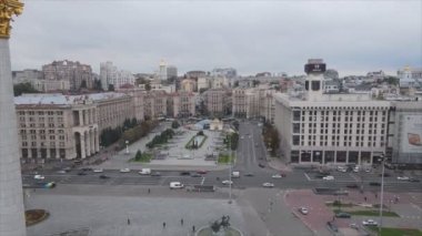 Bu stok videosu, Ukrayna 'nın Kyiv kentindeki Meydan' ın 8K çözünürlüklü hava görüntüsünü gösteriyor.