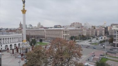 Bu stok videosu, Ukrayna 'nın Kyiv kentindeki Meydan' ın 8K çözünürlüklü hava görüntüsünü gösteriyor.